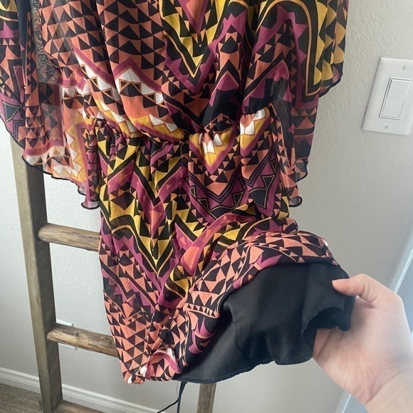 Colorful dress with band at waist - Picture 4 of 5